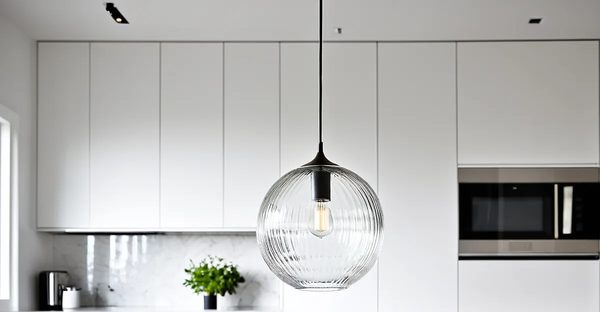 Suspension nordique ronde en verre cuisine : l'élégance révélée !