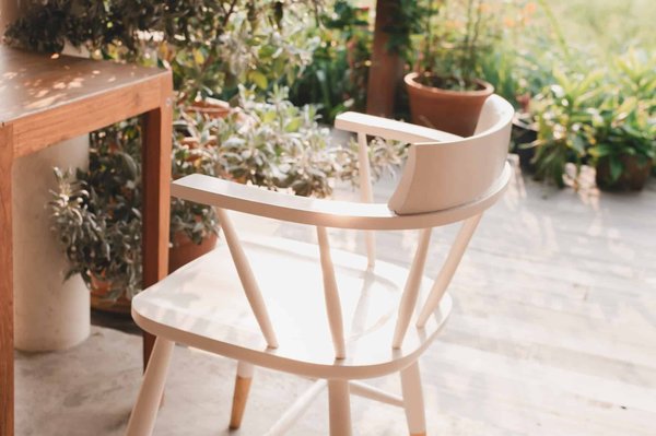 Chaise de jardin en bois : obtenir un meuble robuste et confortable