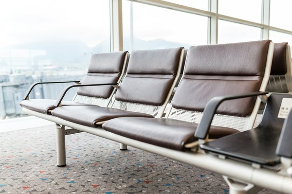 Mobilier d'accueil : pourquoi acheter des sièges sur poutre ?